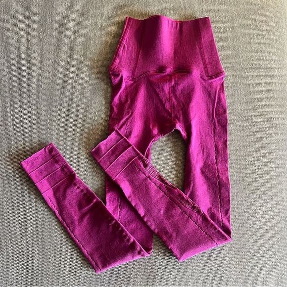 NEW! Free People Running through my mind Leggings Self Hem Berry Pink XS/S - Picture 6 of 7